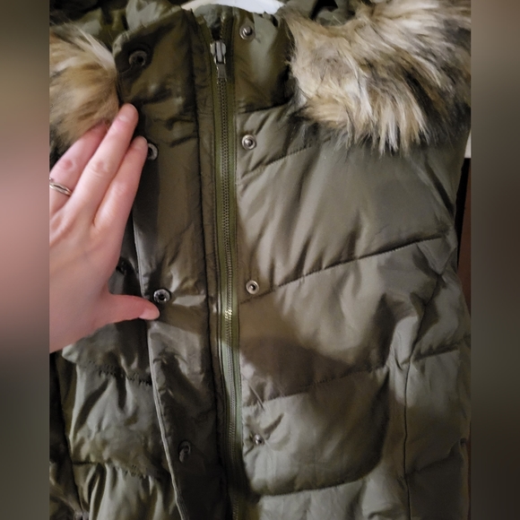 Gap puffer vest, women's size medium. NWOT. - Picture 9 of 11